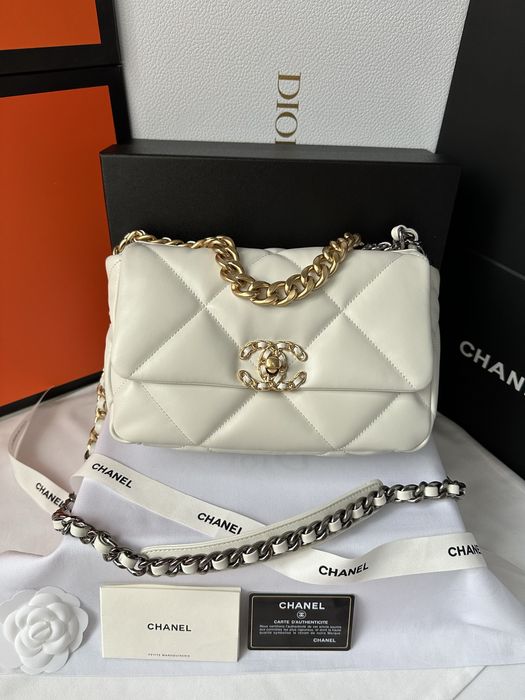 Torebka Chanel Flap Bag 19 White