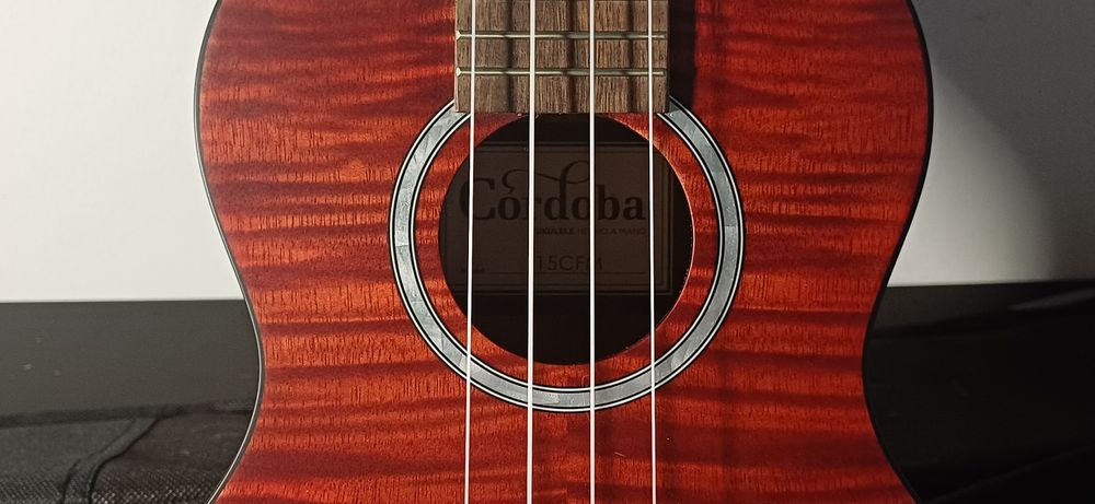 Ukelele Córdoba 15CM+Saco de transporte