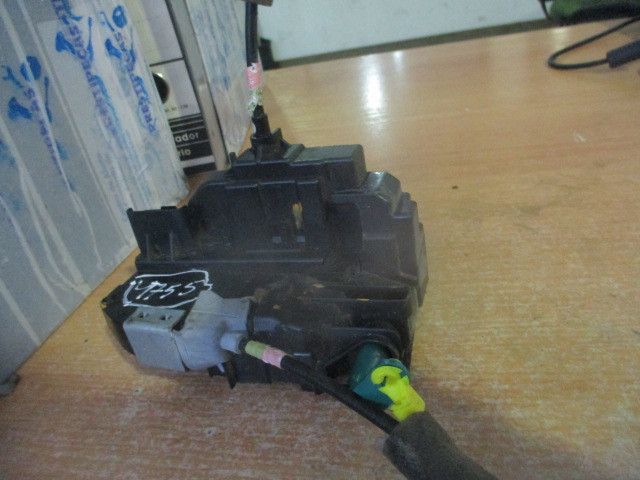 Fechadura / fecho porta frente esquerdo NISSAN Note (E12)