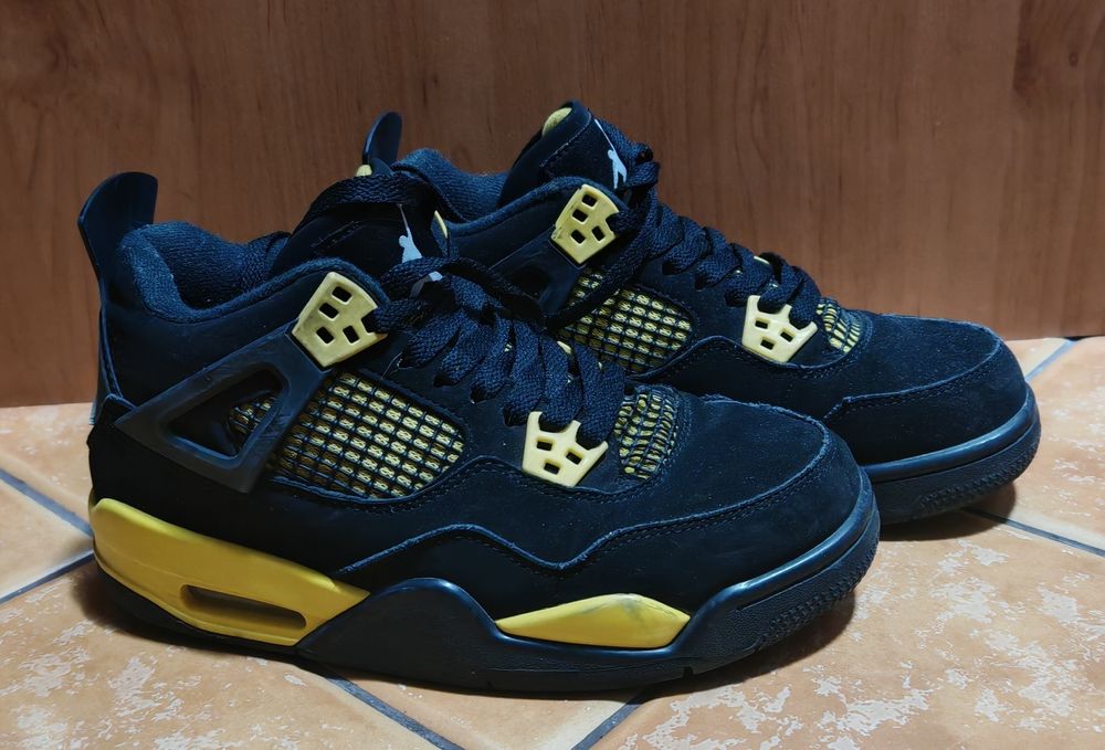Buty chłopięce Air Jordan Retro Thunder 4 rozmiar 37,5