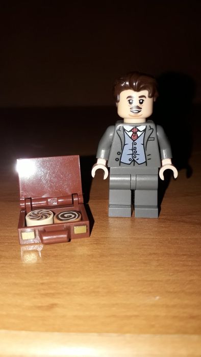 Фигурка LEGO. Якоб Ковальски с чемоданом. Фантастические Твари. Jacob Kowalski. Fantastic Beasts.