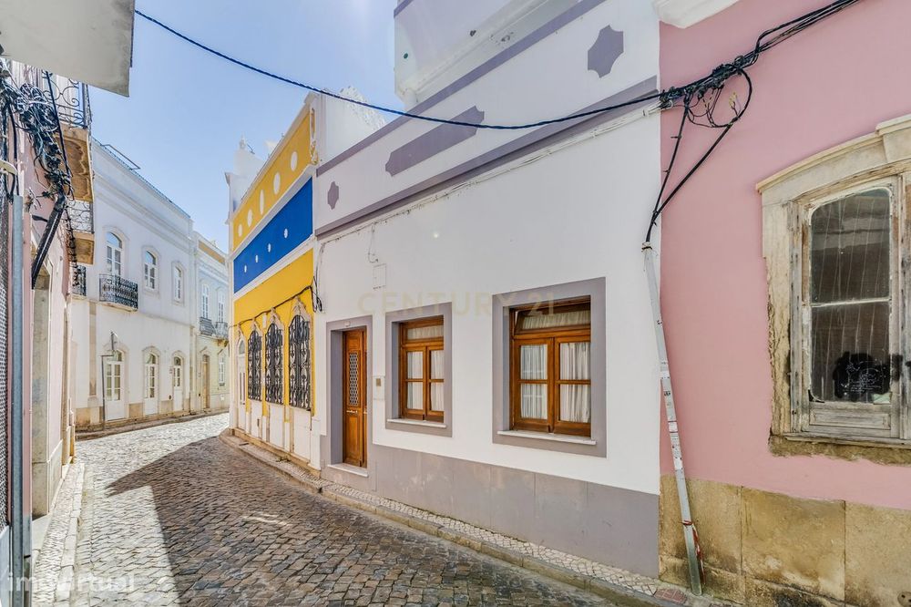 T2 Detached House in Olhão City Centre with 2 Pools