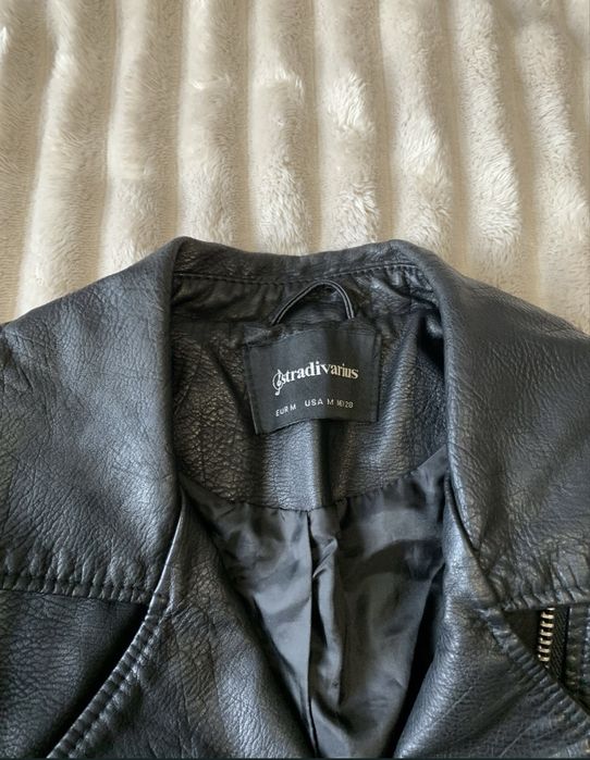 Куртка косуха фірми stradivarius