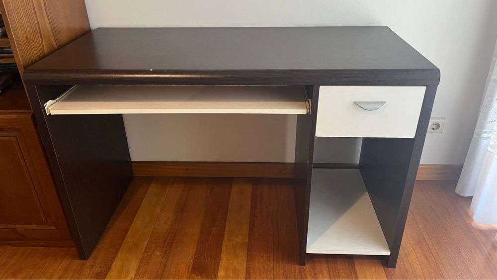 Secretaria em otimo estado