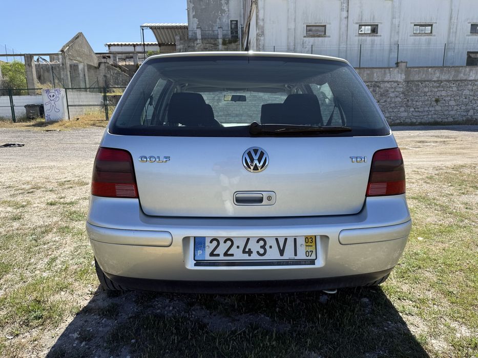 VW Golf V 1.9 TDi 105cv (Julho 2003) - Fiável e Económico