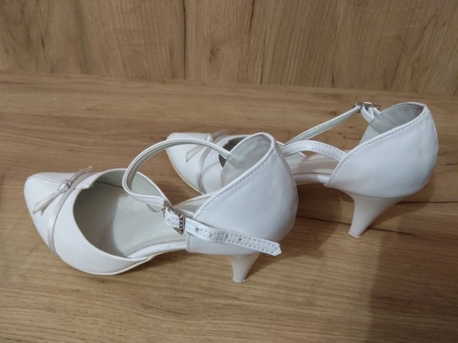 Białe czułenka na obcasie, buty ślubne, półbuty, pantofle, rozm. 36