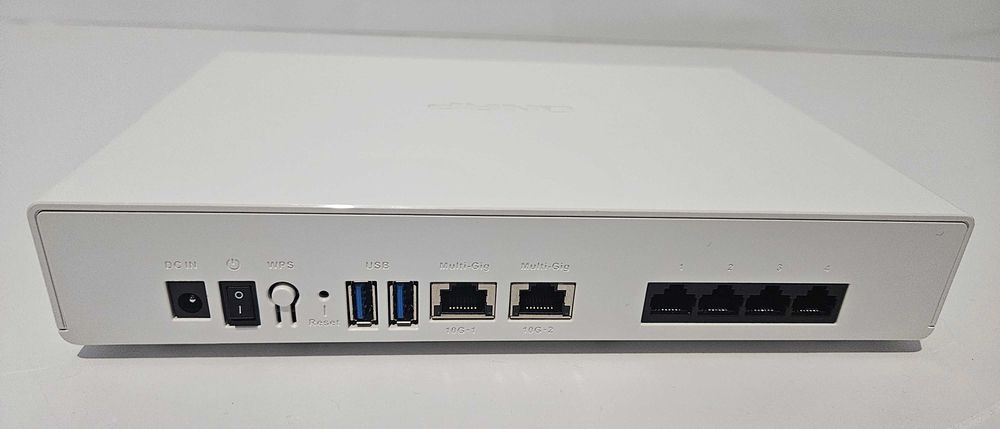 Маршрутизатор (роутер) QNAP QHora-301W