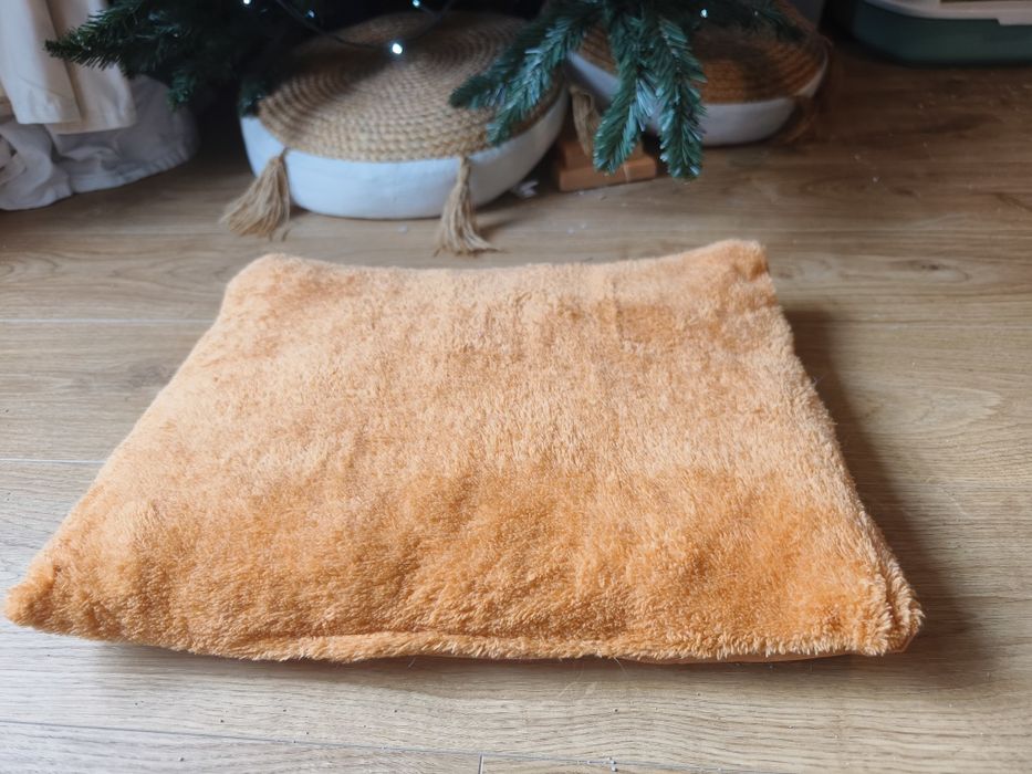 Pluszowy domek, legowisko dla kota 45 x 40 cm