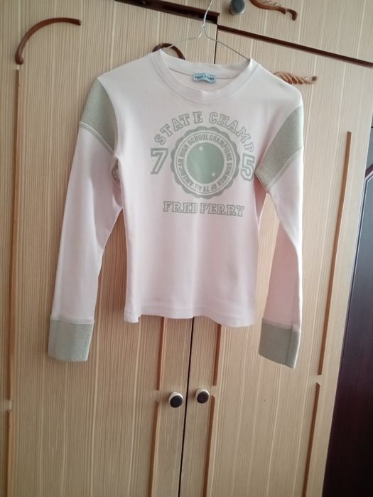 Продам кофту хбдля дівчинки44 46р