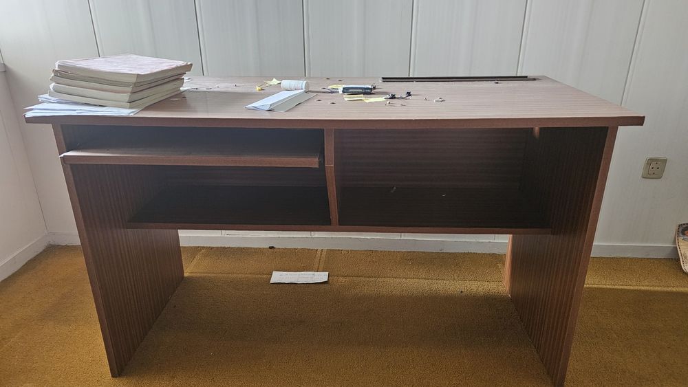 Mesa secretária de computador