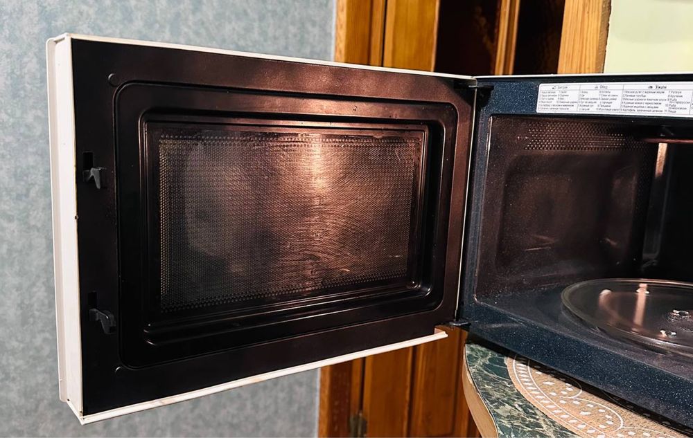 Мікрохвильова піч Samsung, гарний стан.