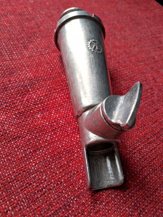 Соковыжималка приставка к ручной мясорубке для томатов.