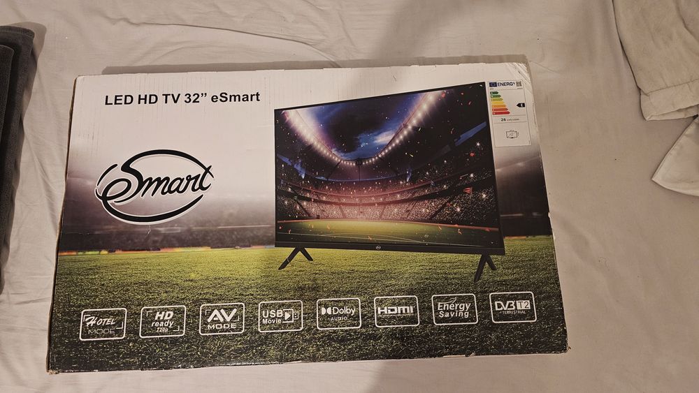 E-smart tv 32" na caixa