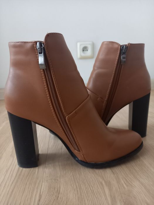 Buty za kostkę,  na słupku,  camelowe, 36