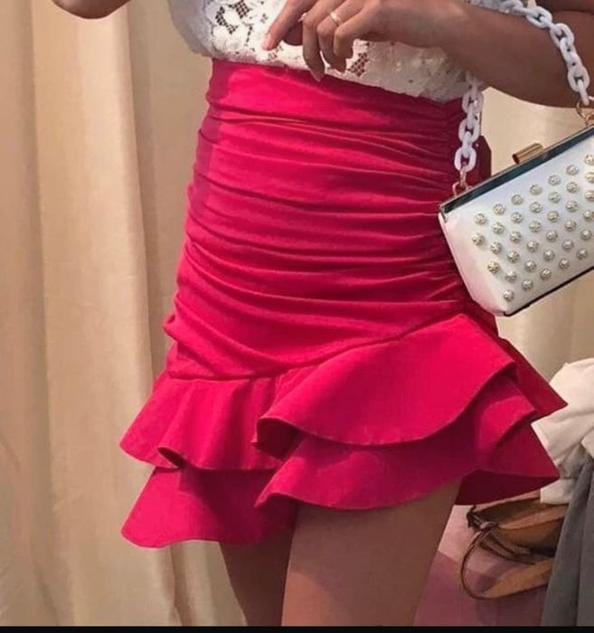 Saia curta com folho