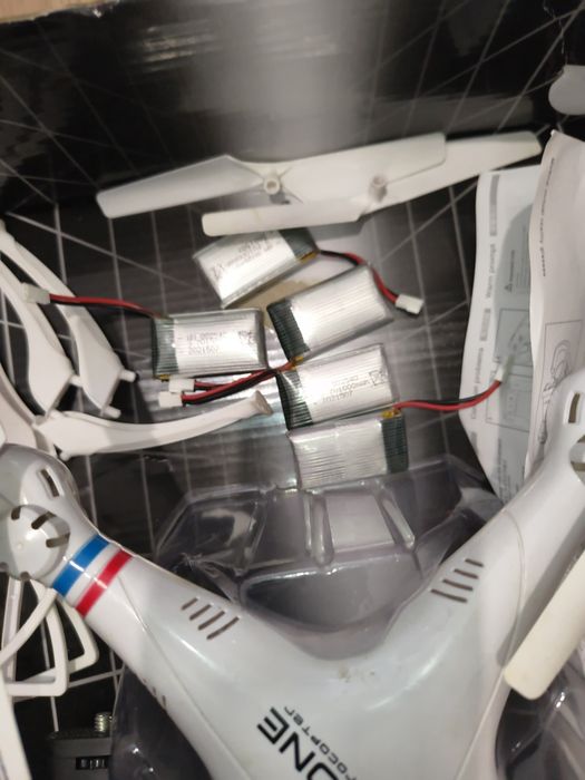 Dron wszystkie dodatki są na zdjęciach