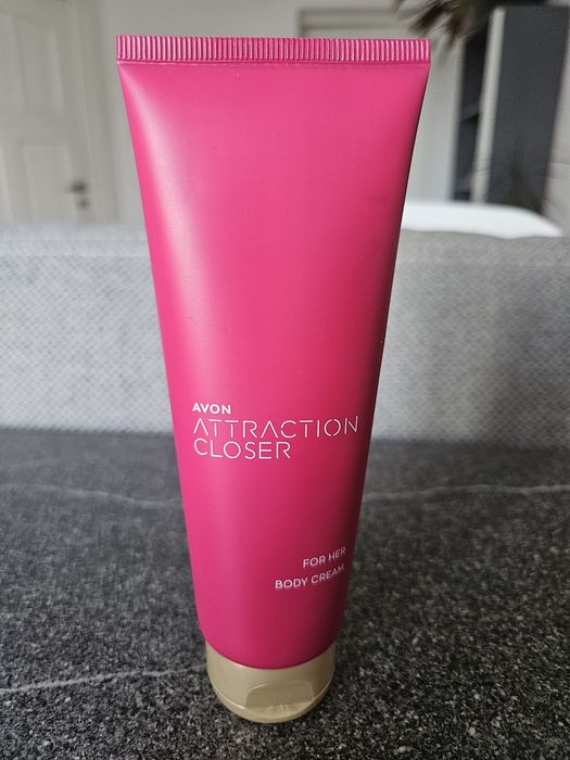 Perfumowany balsam do ciała attraction closer Avon nowy