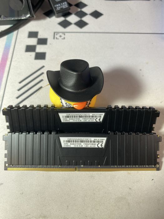 Гарантія 14 днів.  Оперативна памʼять  DDR4 32GB (16x2) Corsair