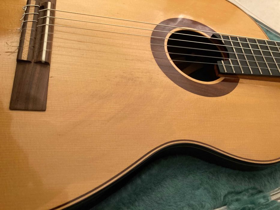 Guitarra clássica escavada Óscar Cardoso