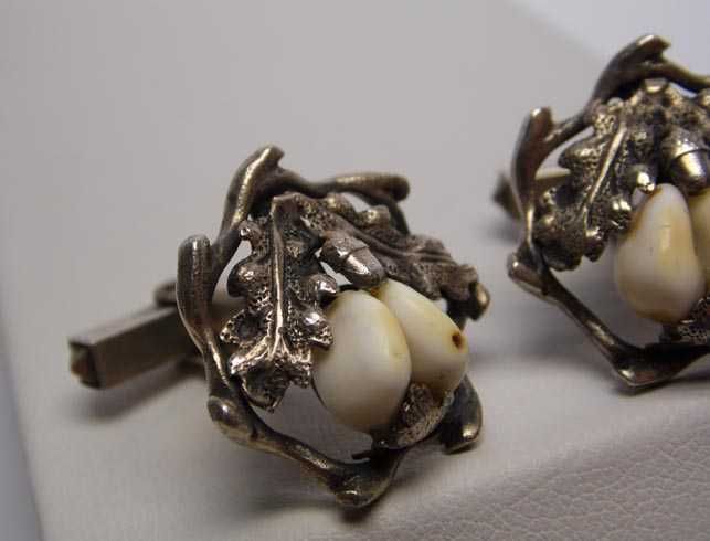 Srebrne spinki grandle żołędzie liście myśliwskie ozdoby vintage.