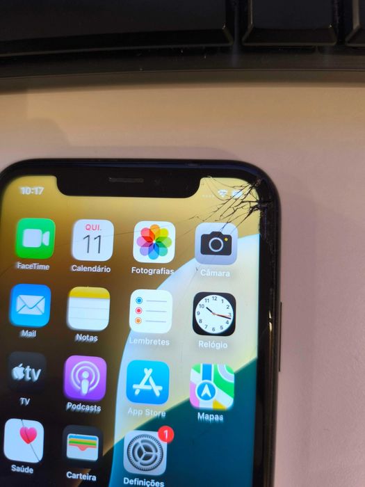 Iphone XR 128GB com ecrã partido (bateria 85%)