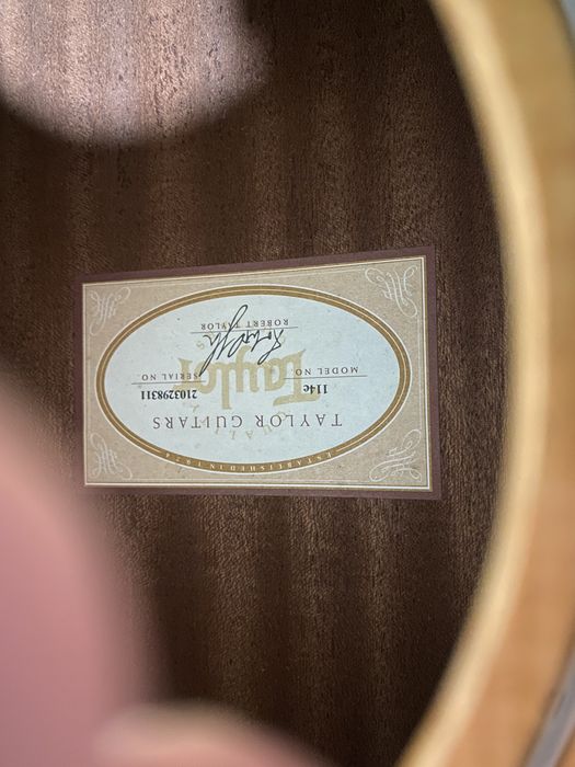 Guitarra TAYLOR modelo 114e