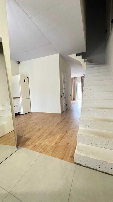 ТЕРМІНОВИЙ продаж таунхауса з  ремонтом та гарною ділянкою у Ворзелі