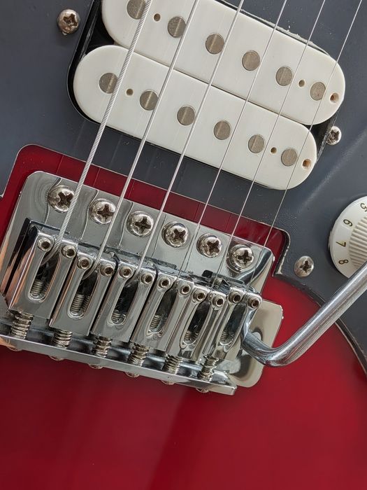 Ashton Super Strat HSS – Totalmente Revista, Regulada e Pronta a Tocar