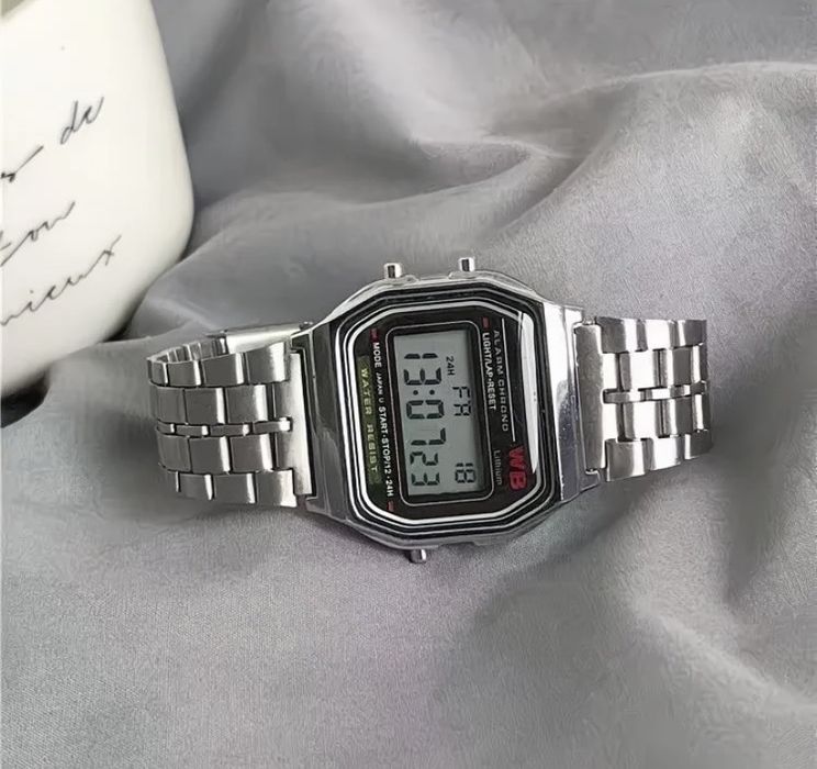 Годинник Casio..
