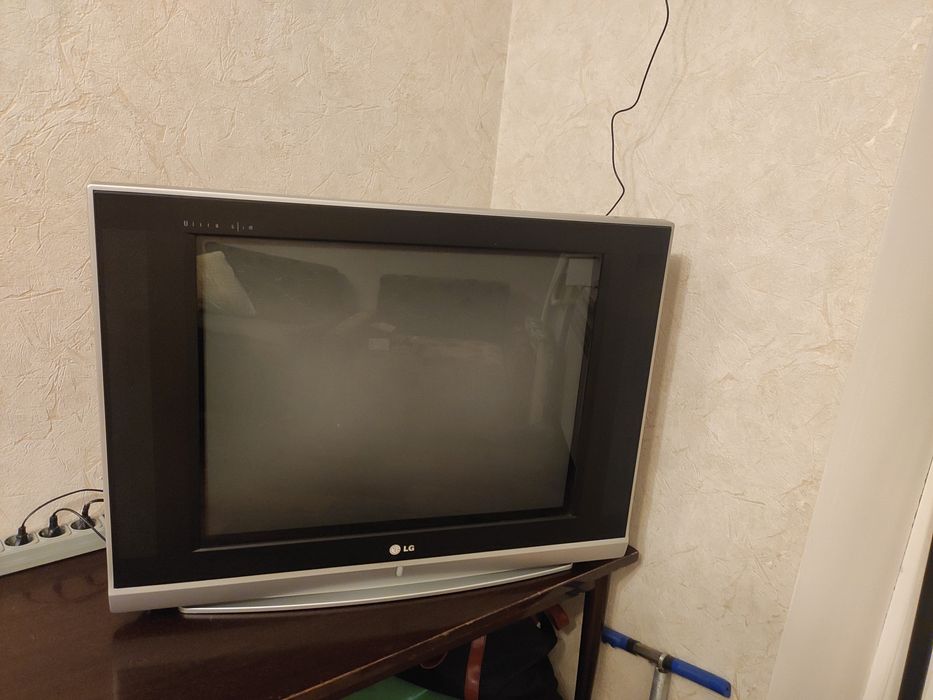 Цветной телевизор LG диагональ 67 см
