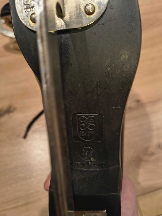 Łyżwy figurowe roz.37 sprzedam