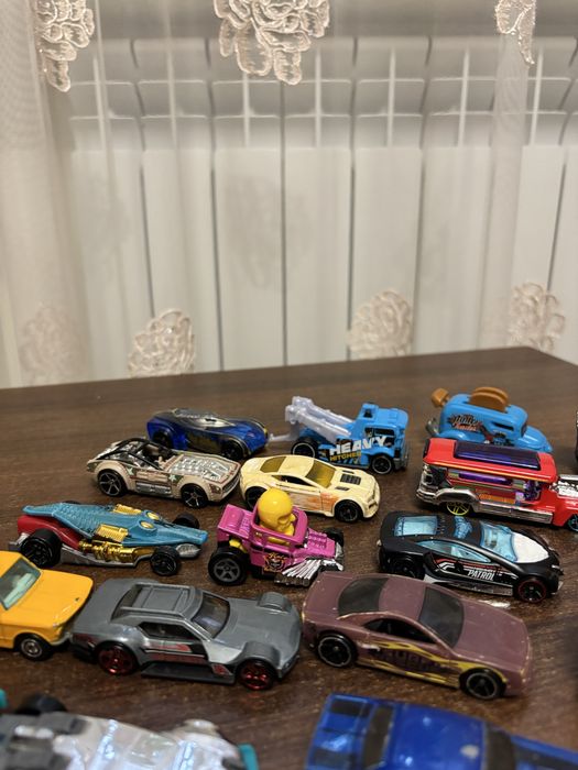 Машинки Hot WHEELS