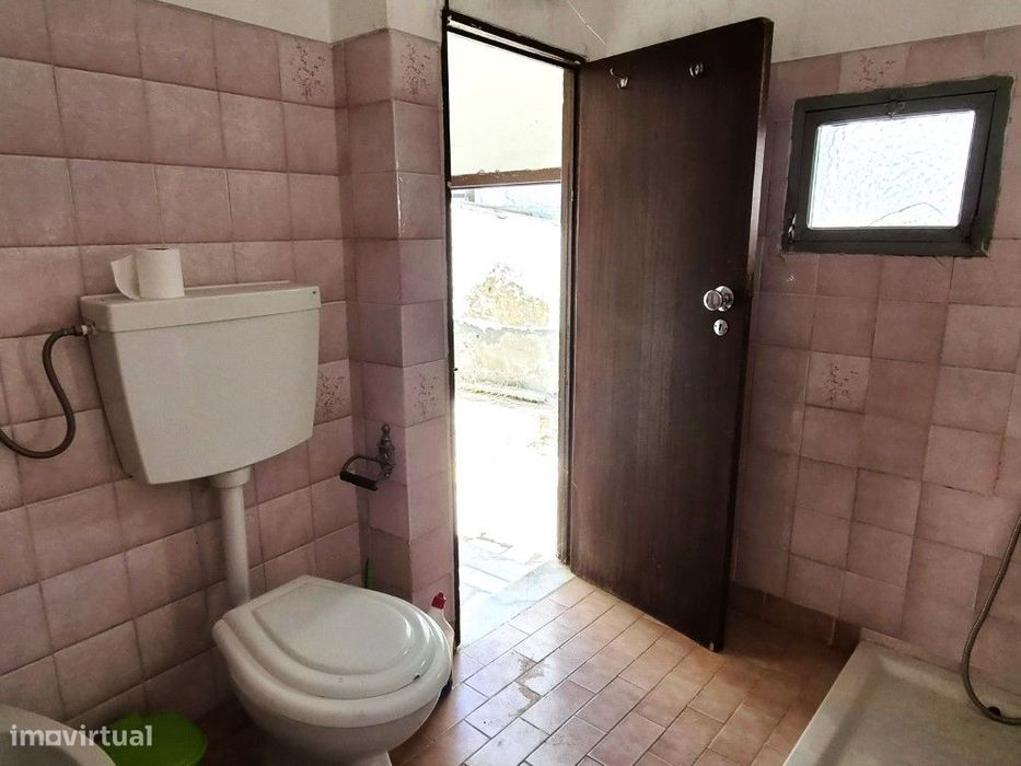 Moradia T1+1 com quintal na Vila de Redondo (Évora)