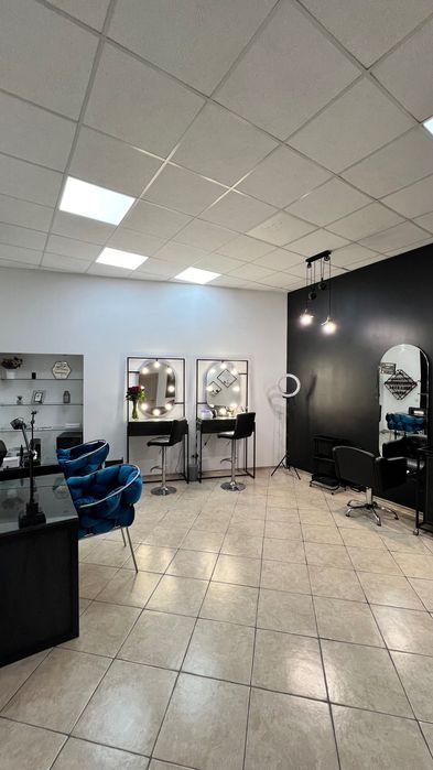 Оренда робочого місця бровиста; візажиста