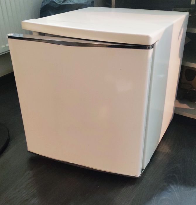 Сейф  (как холодильник)) с электронным кодовым замком