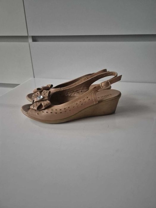 Skórzane sandałki LASOCKI roz.39