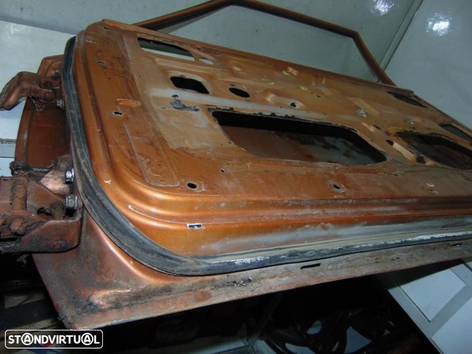 Toyota KE30 3pt porta direita