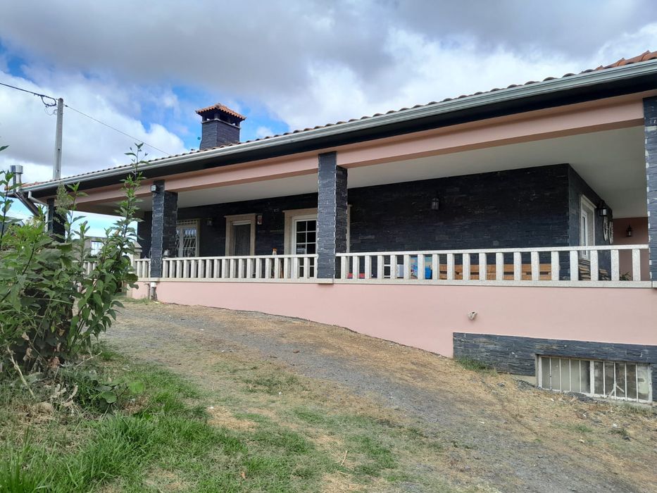 Vivenda com piscina para venda