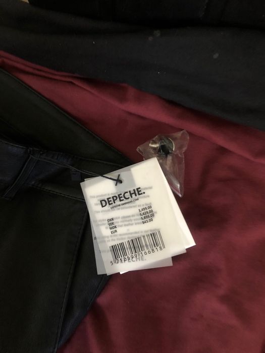 Продам женские кожанные штаны DEPECHE