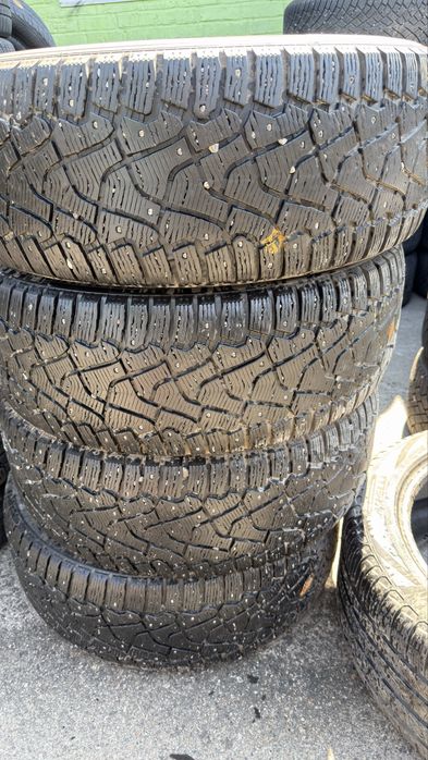 265/65/17 Pirelli Ice zero