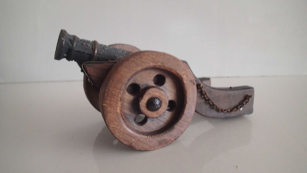 Canhão miniatura em Bronze e madeira