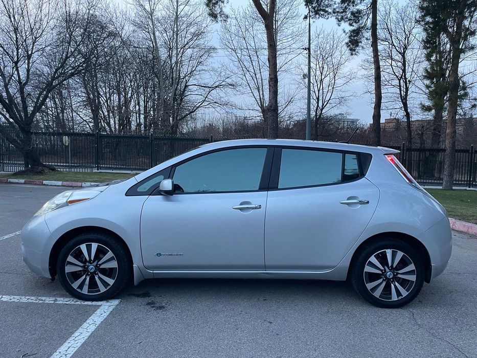 Продам Nissan Leaf собственник