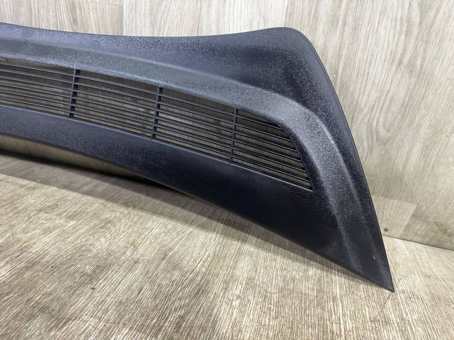 Подкапотная панель Жабо Tesla Model E ( 2017 -2022 г. ) 1081675-00