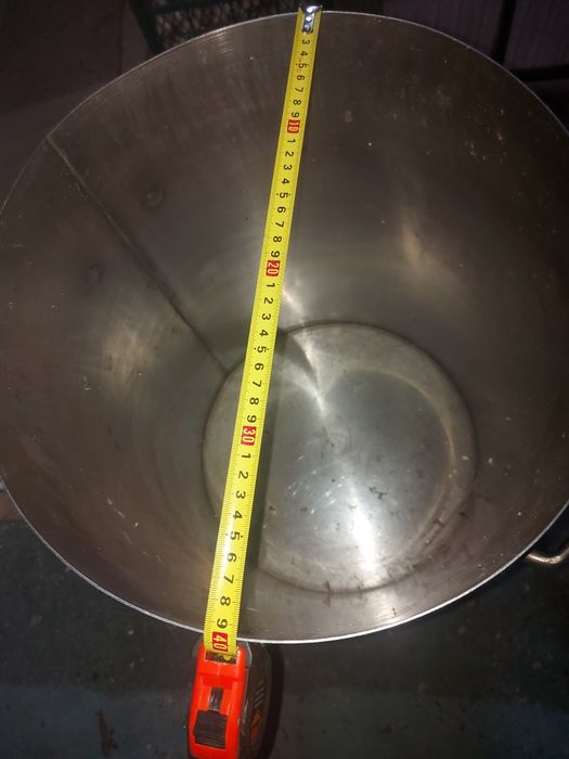 Продам большую ёмкость,каструлю из нержавеющей стали.