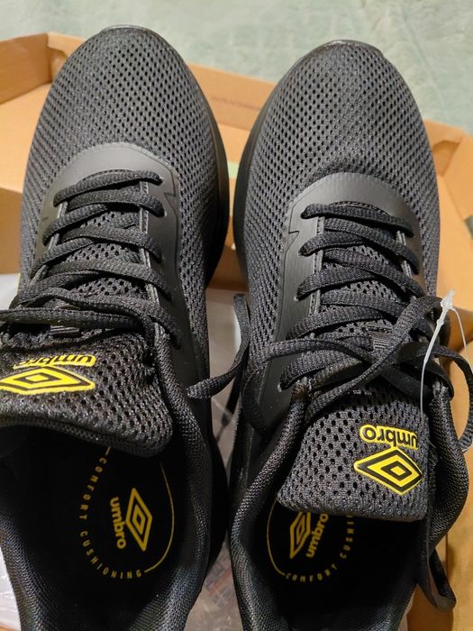 Кросівки umbro 42.5 розмір,НОВІ