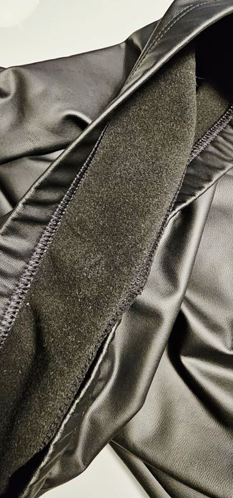 Nowe czarne matowe lateksowe, ocieplane leginsy, rozm M