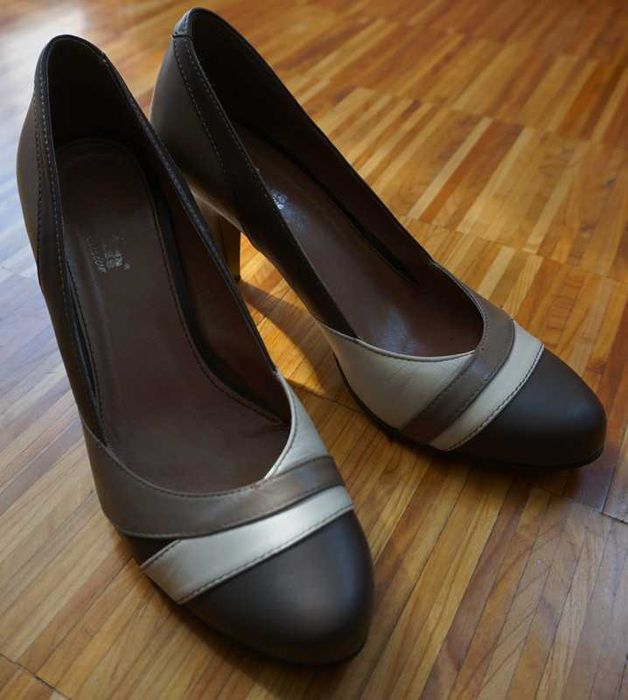 ESKA Czółenka Szpilki 38 25 cm Skóra naturalna Półbuty Taupe