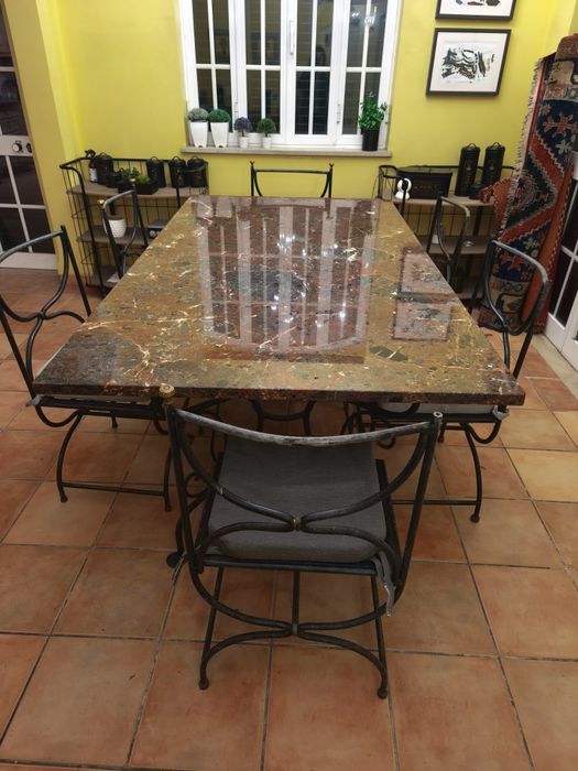 Mesa de jantar Roche Bobois com tampo de mármore