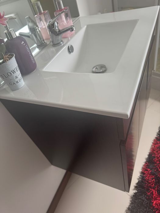 Vendo móvel de casa de banho em óptimo estado.