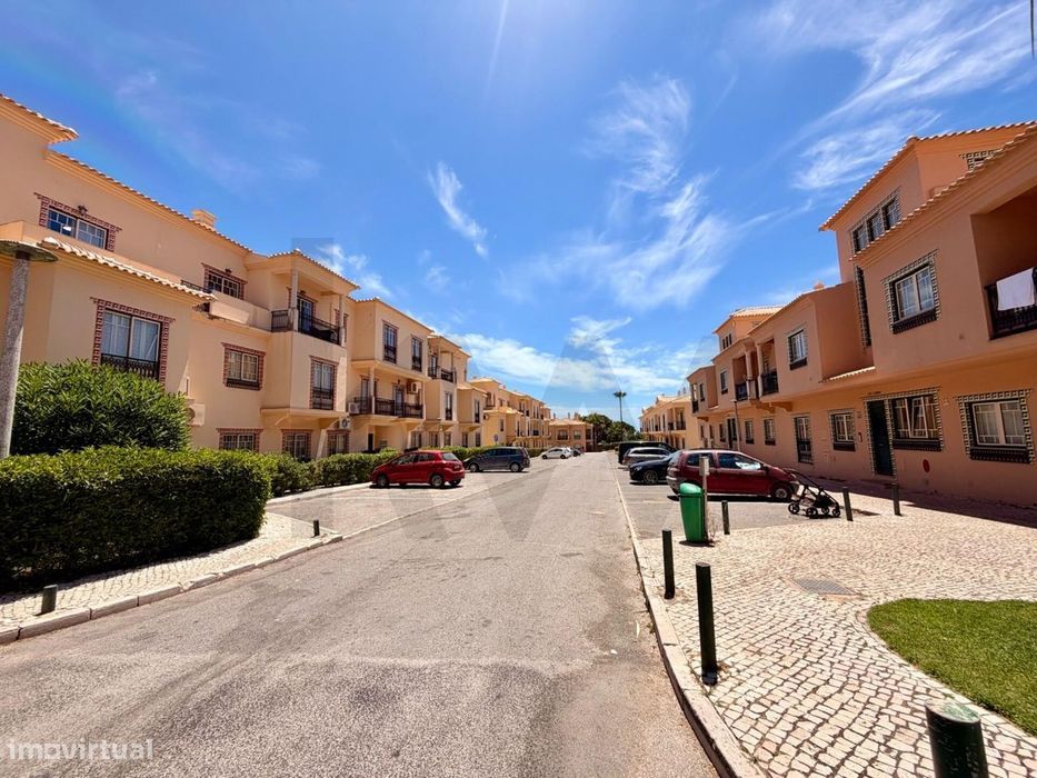 Apartamento T1+1 em Condomínio Privado, junto à Praia da Oura – Albufe